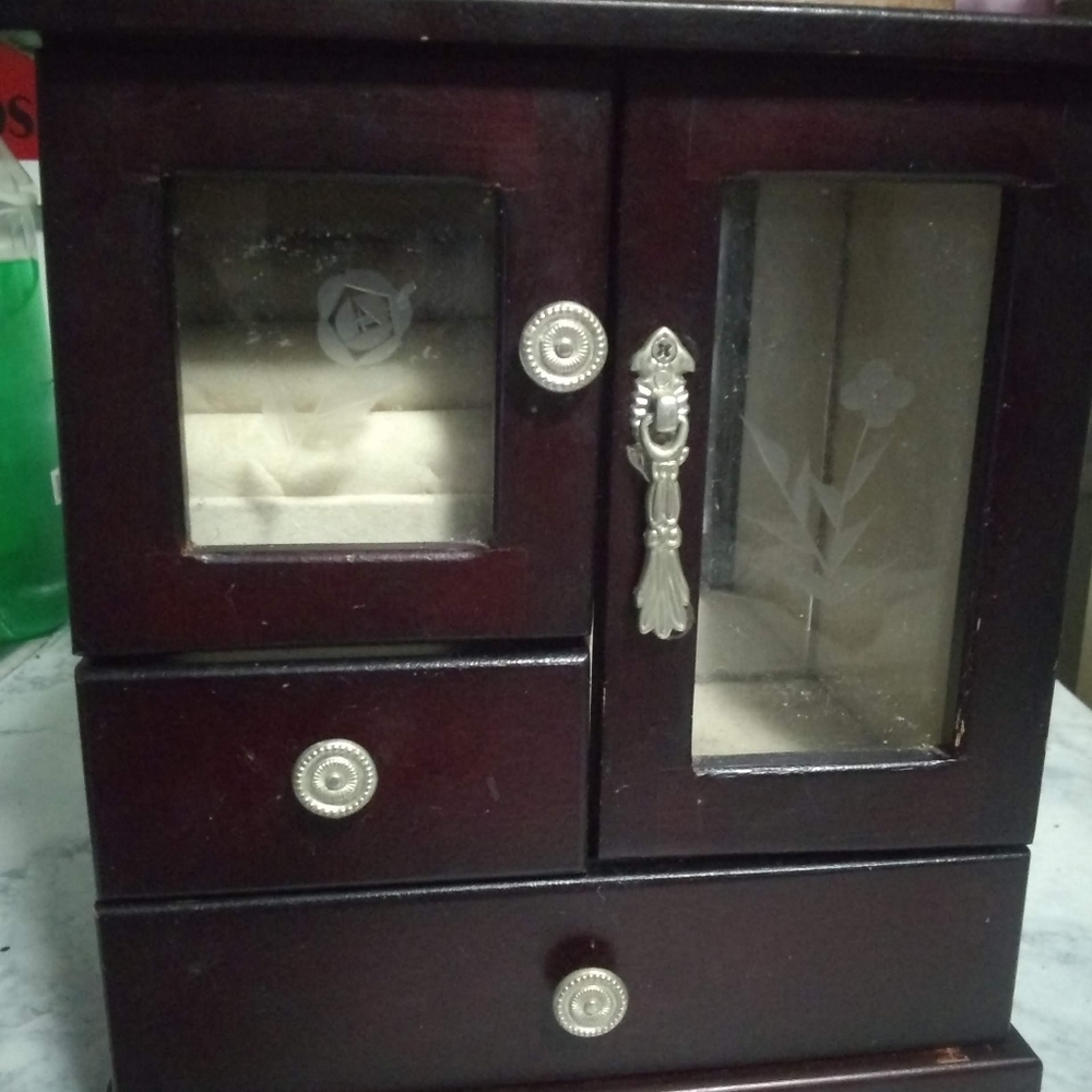 Jewelry box